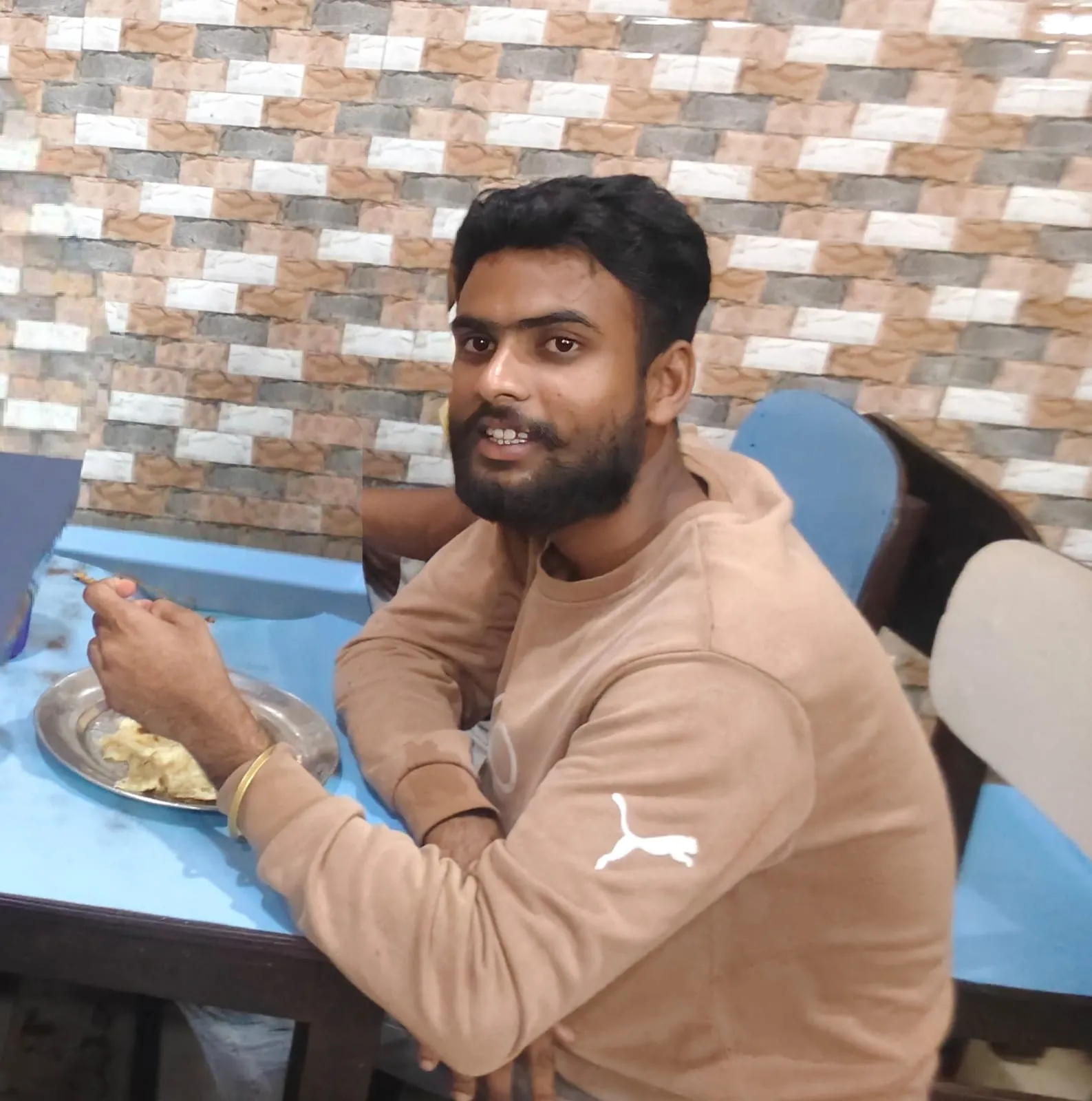 rickshaw-puller-in-up-gets-i-t-notice-for-rs-3-crore