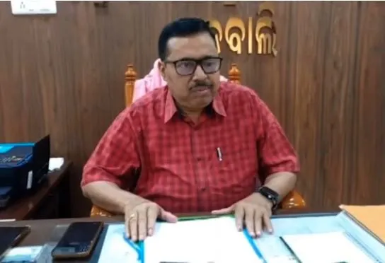 DFO in Odisha collapses on office table!