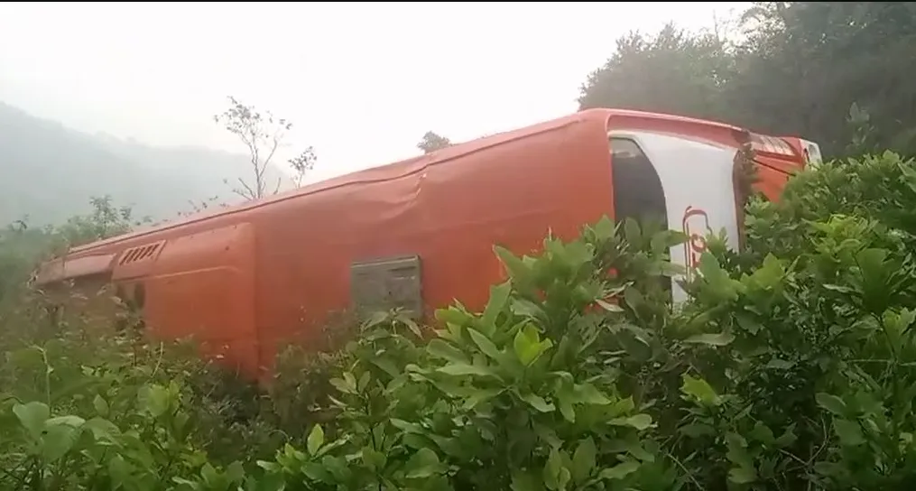 2 killed, over 20 injured as OSRTC bus falls off Sunki Ghat in Koraput