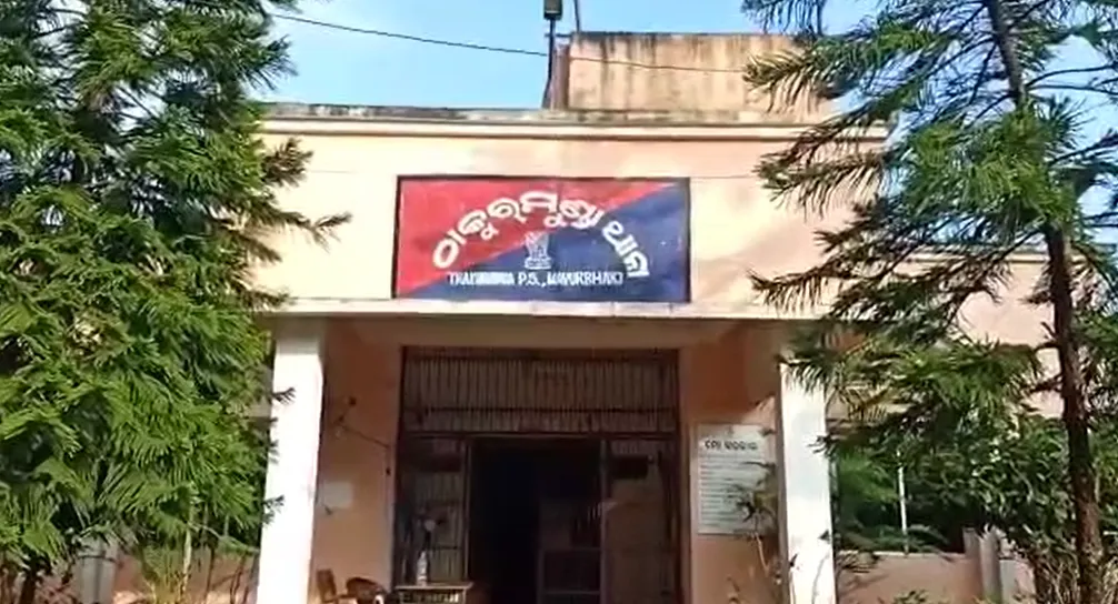 Though the exact reason behind the incident is yet to be confirmed, police suspect that it could be linked to a love affair.