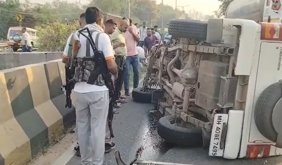CRPF Vehicle Accident on NH-53 Near Sambalpur: Several Jawans Injured in Atabira-Damdama Bridge Mishap
