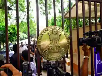 Delhi Hight Court allows blind interfaith couple to live together, orders police protection