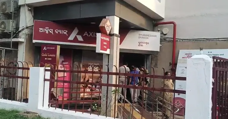 A fire erupted at the Axis Bank branch in Satyanagar early in the morning, as per the report.