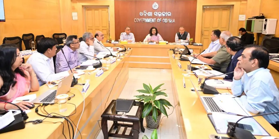 Odisha Chief Secretary Reviews DISCOMs, Emphasizes Clean Energy under PM Surya Ghar Scheme