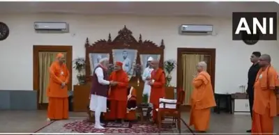 PM Modi visits Belur Math in West Bengal