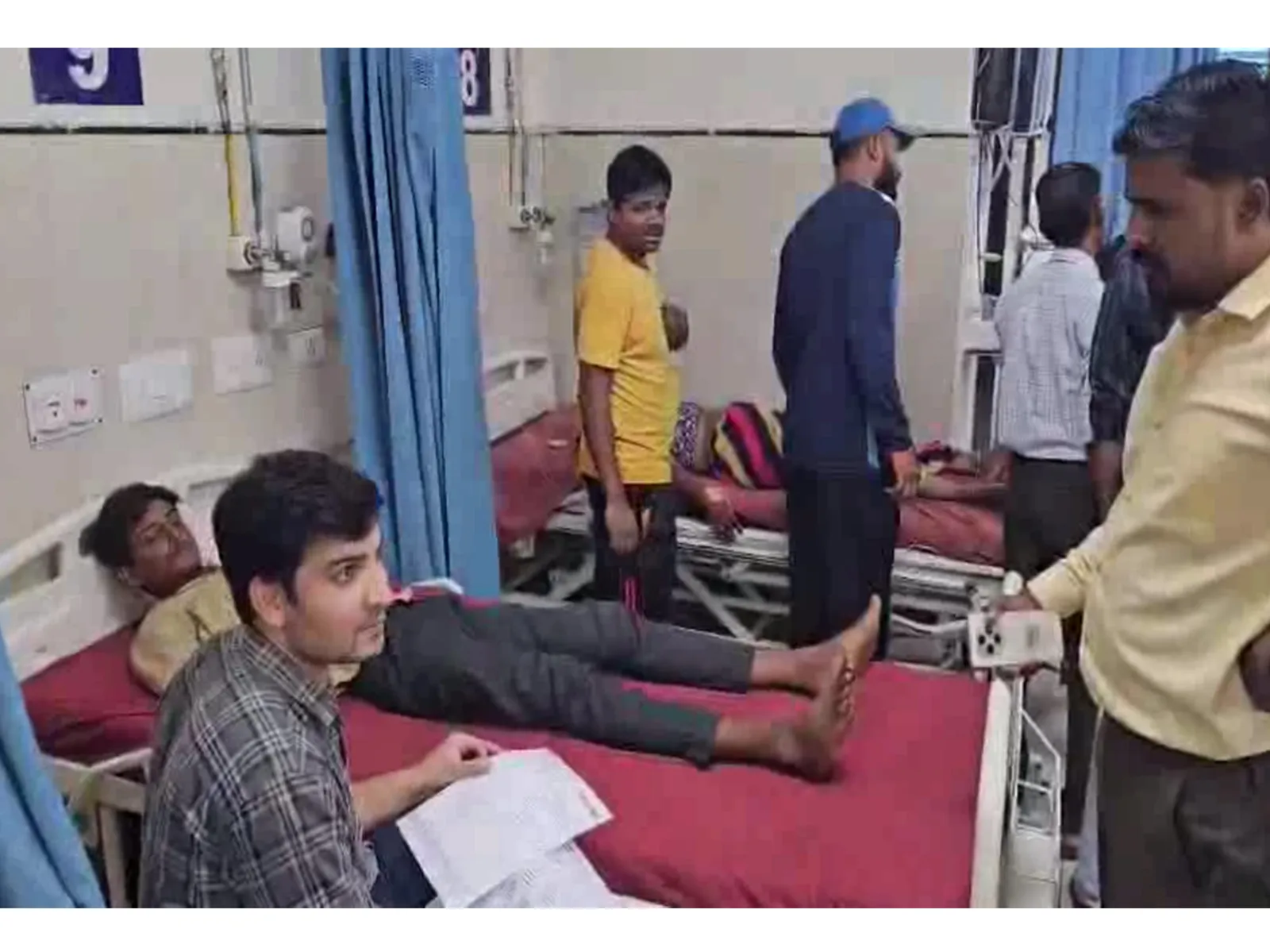 Six killed after private bus rams into eco car on Ahmedabad-Udaipur Highway