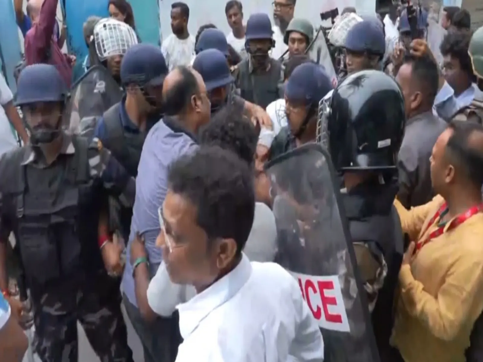 West Bengal: TMC-BJP workers clash in North 24 Parganas as final phase polling concludes