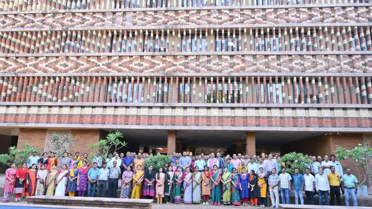 Odia Pakhya celebrates ‘Ama Poshak Ama Parichaya’ day with traditional attire

