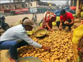 No more overcharging: Strict action if potatoes sold above Rs12/kg