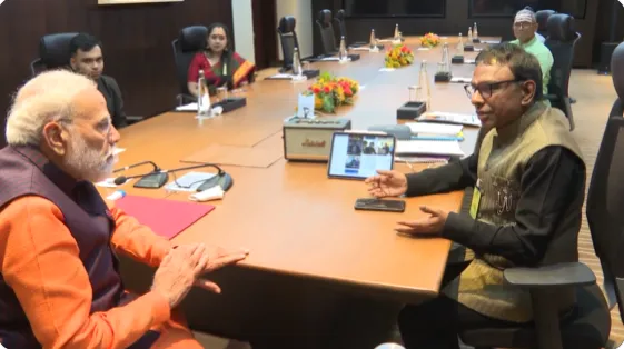 Tamil Nadu: PM Modi meets music composer Ramesh Vinayakam, tries Vande Mataram on Gamaka Box
