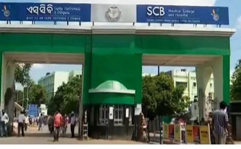 Three arrested for cheating patients outside SCB Medical in Cuttack