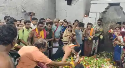 Rituals halted at Lingaraj Temple amid servitor dispute