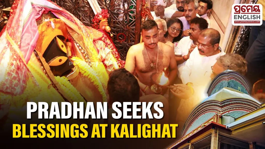 Union Minister Dharmendra Pradhan offers prayers at Kalighat temple

