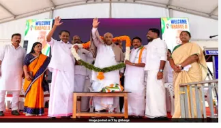 Kharge expresses regret over 'illiterate' remark on Gujaratis , apologizes to Gujarat's people