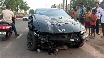 Speeding car hits auto in Bhubaneswar, driver critically injured