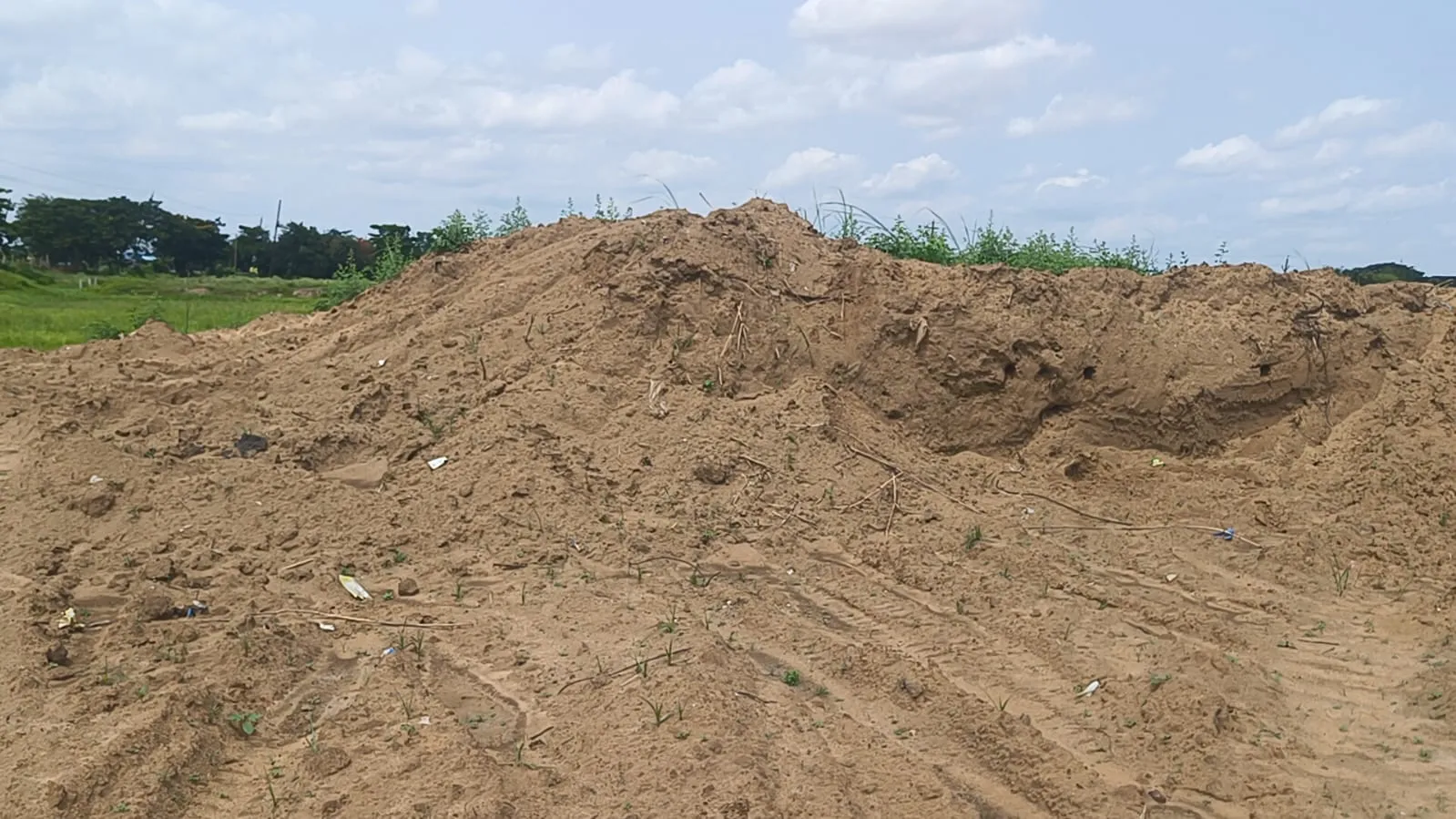 Puri mines department cracks down on illegal sand mining in Kanasa

