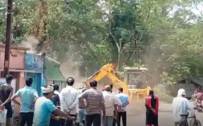 Illegal structures demolished at Badamba