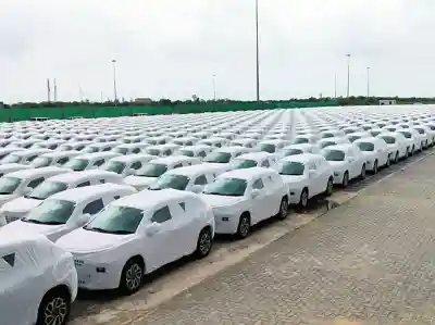 Passenger vehicle sales hit record 4.37 lakh units in April