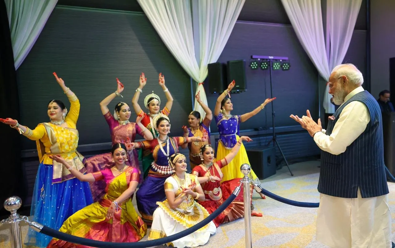 Indian diaspora welcomes PM Modi in Netherlands with spectacular cultural showcase