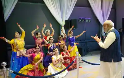 Indian diaspora welcomes PM Modi in Netherlands with spectacular cultural showcase
