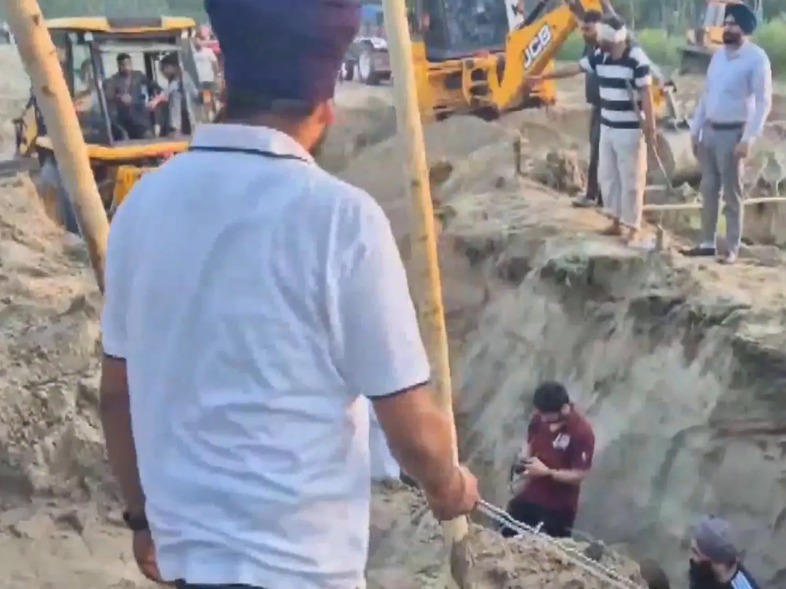 Union Minister  Bittu praises NDRF for rescuing 3-year-old child from Hoshiarpur borewell