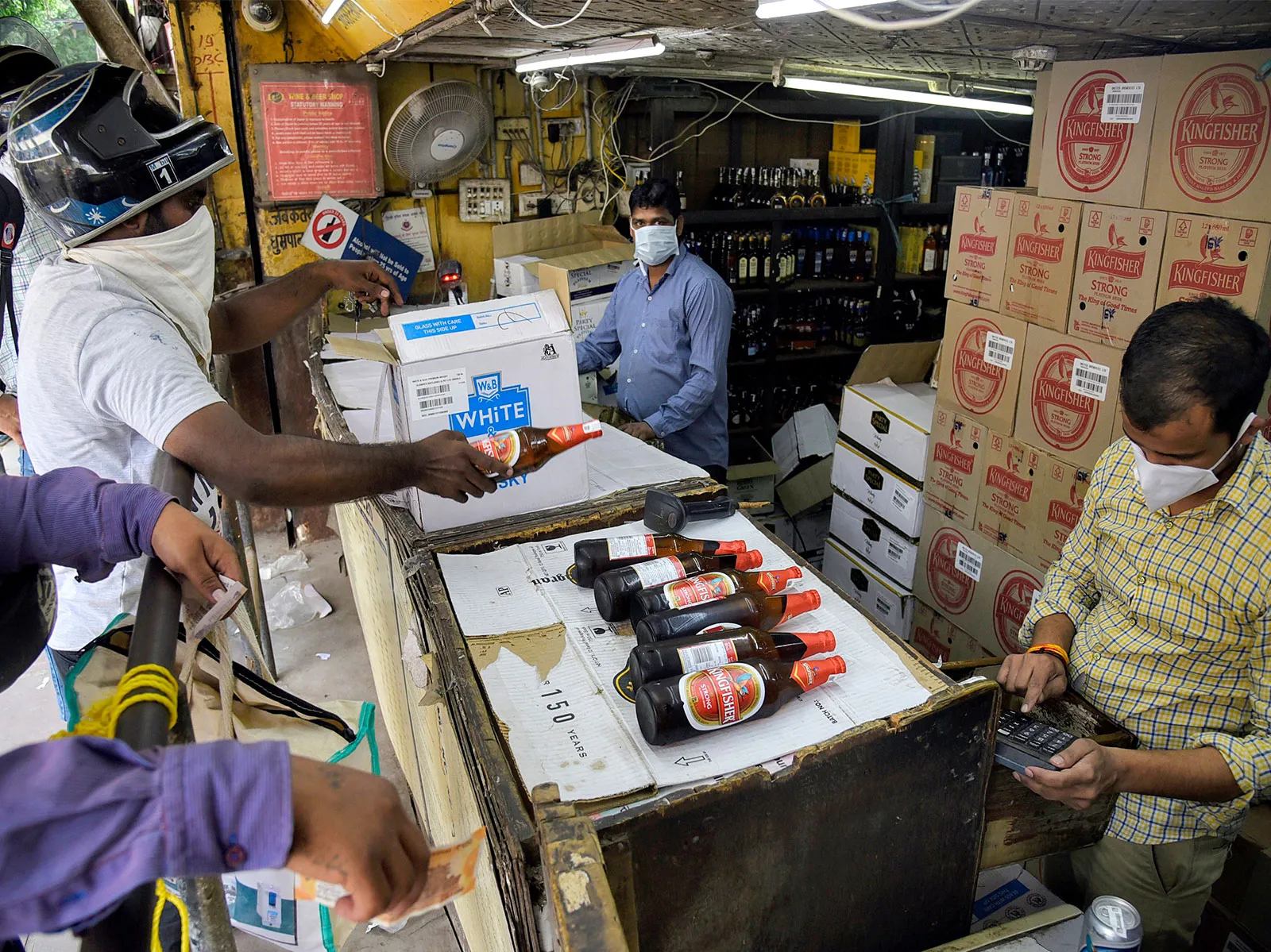 Karnataka shifts to India's 1st alcohol-in-beverage duty structure; Revised liquor and beer prices announced