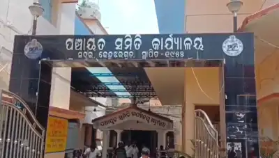 Armed robbers loot Rs8.18 Lakh from PEO, ADEO in broad daylight