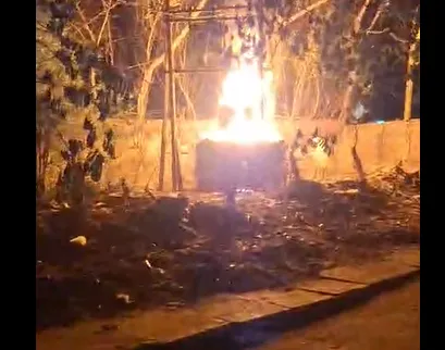  A major fire broke out at an electricity transformer in Adarsha Pada area of Bolangir city late last night, completely destroying the unit.