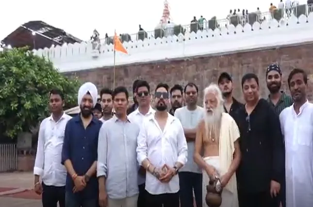 Bollywood Singer Mika Singh seeks blessings at Puri’s Jagannath Temple, pledges devotional bhajans

