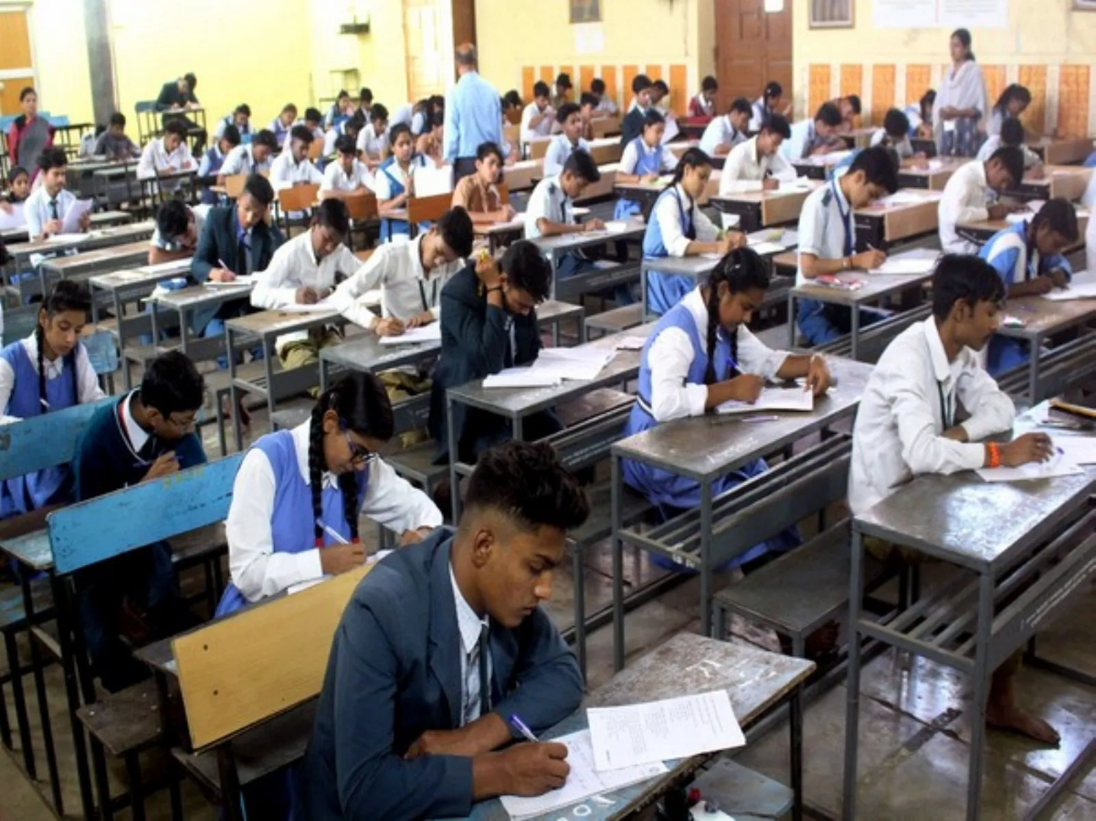 Education Ministry to oversee CBSE Class 12 evaluation amid growing OSM system row: Sources
