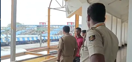 Selfie atop train in Bhubaneswar: Youth critical sustaining shock while taking selfie 