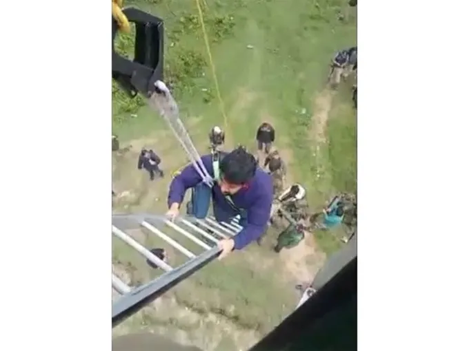 J-K: 286 tourists rescued in massive 6.5-hour Op after Gulmarg Gondola technical snag
