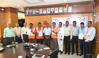ECoR felicitates six employees for alertness and ensuring safe train operation