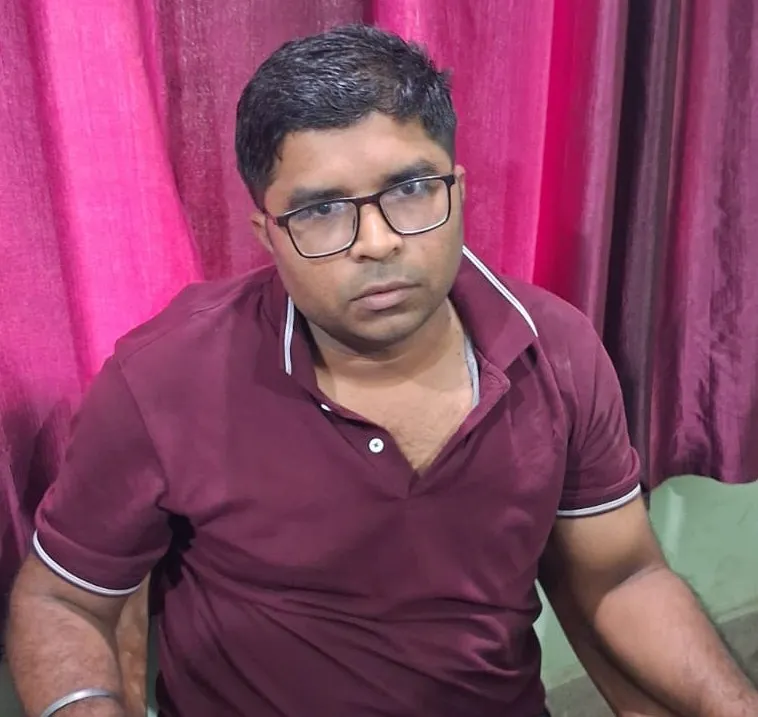 Sundargarh JE caught red-handed accepting bribe from contractor