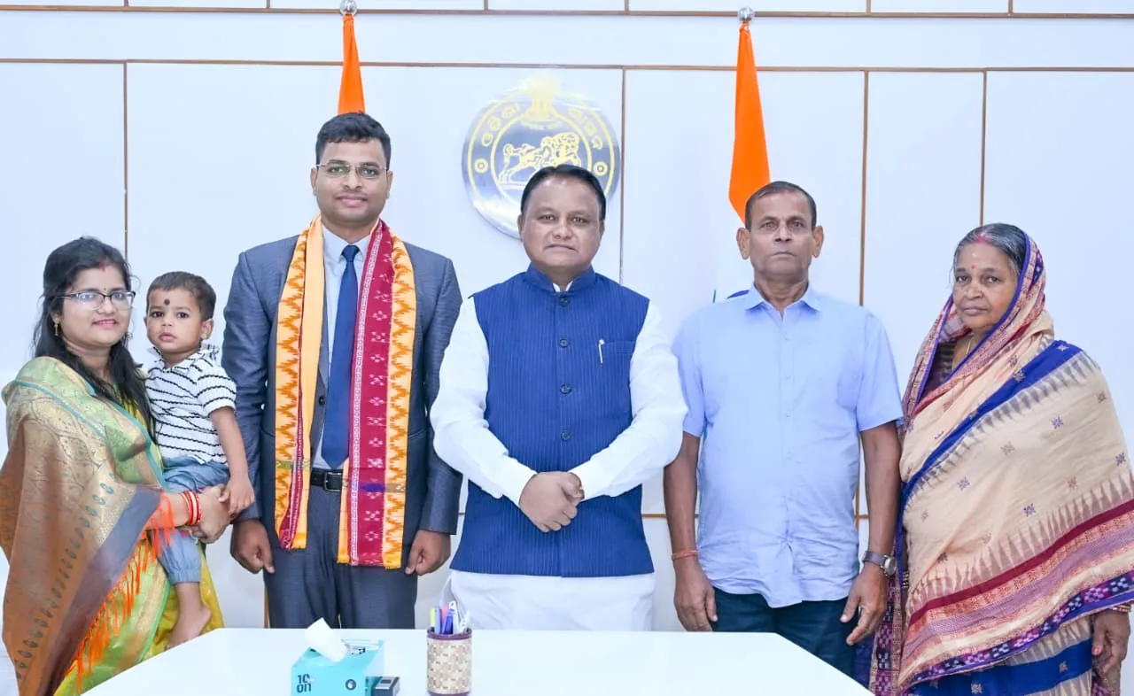 CM Majhi felicitates Bubun Sahu for securing first rank in Odisha Civil Services exam