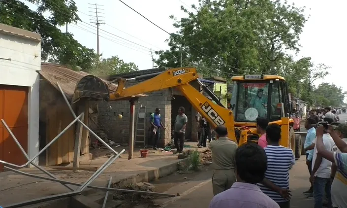 Encroachment drive conducted along main road in Baripada

