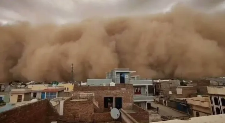 Blinding desert winds plunge Rajasthan city into sudden midday darkness