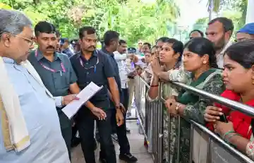 Outgoing Karnataka CM Siddaramaiah reviews public complaints at Kaveri residence