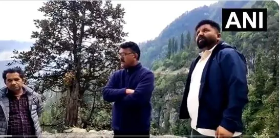 Taxi carrying tourist falls into deep gorge in Himachal; 8 killed