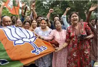 BJP Surges in WB Polls, Leads in 195 Seats; Mamata Ahead in Bhabanipur