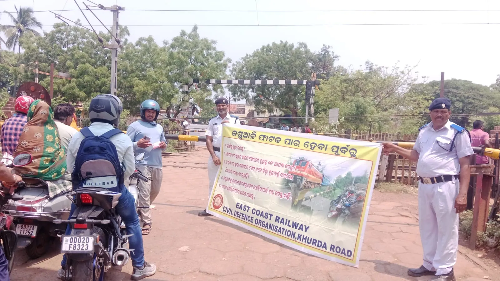 ECoR observes Int’l Level Crossing Awareness Day, reinforces safety message

