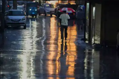 Delhi lashed by heavy rain; IMD issues red alert for thunderstorms, strong winds at 90 kmph