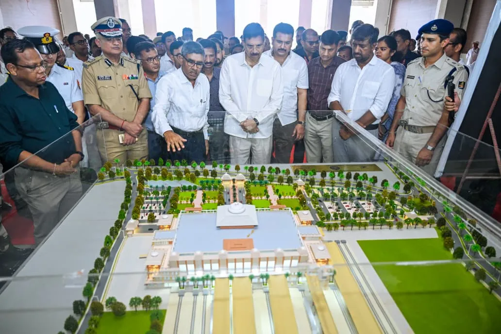 Governor reviews progress of Puri railway station development project