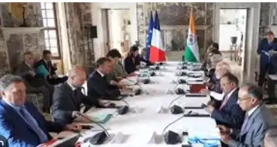 Modi, Macron Hold Bilateral Talks in France; Focus on AI, Trade, Infrastructure and Strategic Cooperation