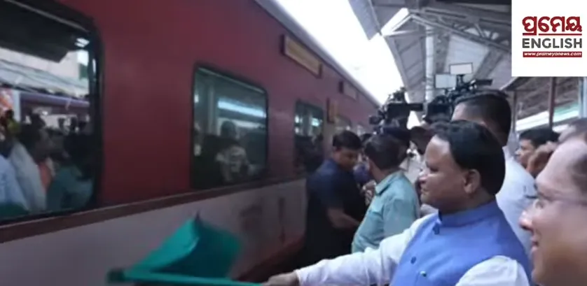Odisha CM flags off Somnath Swabhiman Yatra–2026 pilgrim train from Bhubaneswar
