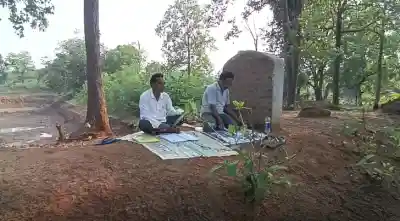 Poor network connectivity hampers SIR work; BLOs climb hills & venture into forests for signal