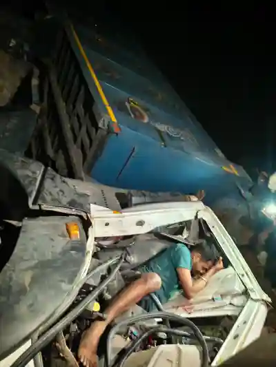 Hyva truck falls off bridge after losing control; driver critically injured