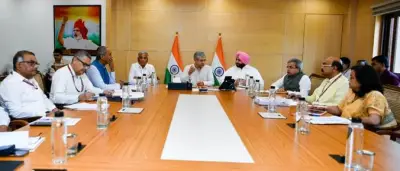 Railway Minister reviews comprehensive measures to empower Station Masters