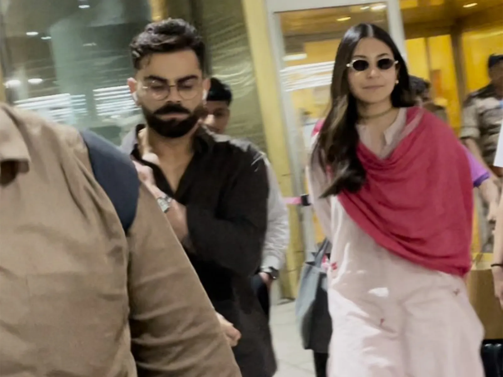 Virat Kohli, Anushka Sharma meet spiritual guru Premanand Maharaj in Vrindavan