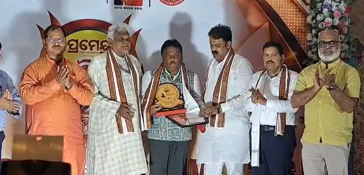 Prameya & News7 honour 20 achievers at Pratibha Samman Ceremony in Angul

